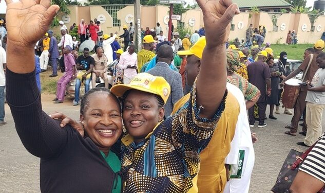 Osun Workers Storm Secretariat To Celebrate Adeleke’s Re-Election (Videos)