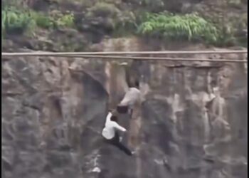 Horror: 19-Year-Old Man Dragged His Father And Fell To Their Death From India Hill, Mother Joined Them Few Seconds Later (Video ‘Viewers Discretion’)