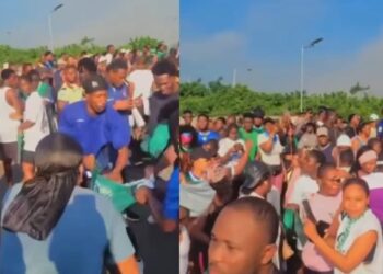 “We No Go Wear” – Youths In Warri Protest After They Were Allegedly Asked To Wear Branded Tinubu Shirt (Video)