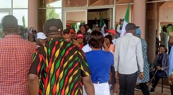 Nigerian Workers Declare 3-Day Nationwide Warning Strike